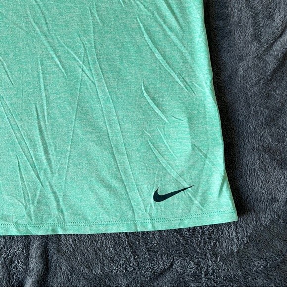 ✨Nike Women's Mint Green Short Sleeve Tee - Picture 2 of 8